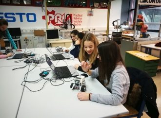 Abbildung 2 RoboFIT RoboRetter Workshop Laaerberg Gymnasium