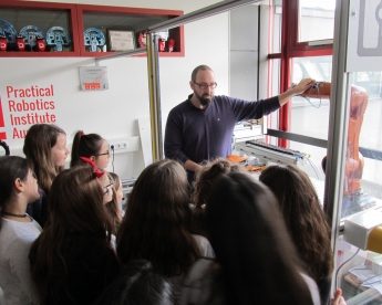 Abbildung 1 RoboFIT Pria Exkursion Laaerberg Gymnasium