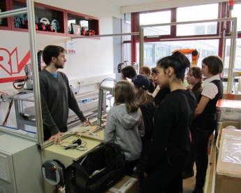 Abbildung 1 RoboFIT Pria Exkursion Lise Meitner Gymnasium